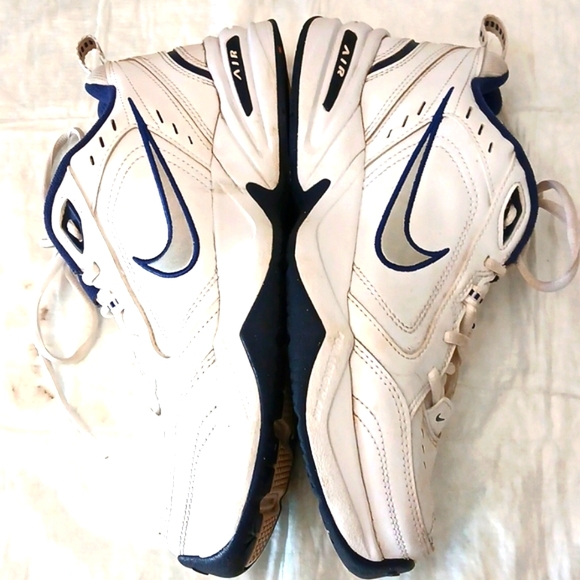 Nike Air Monarch IV, White/Metallic Silver, 9.5 - Picture 2 of 10